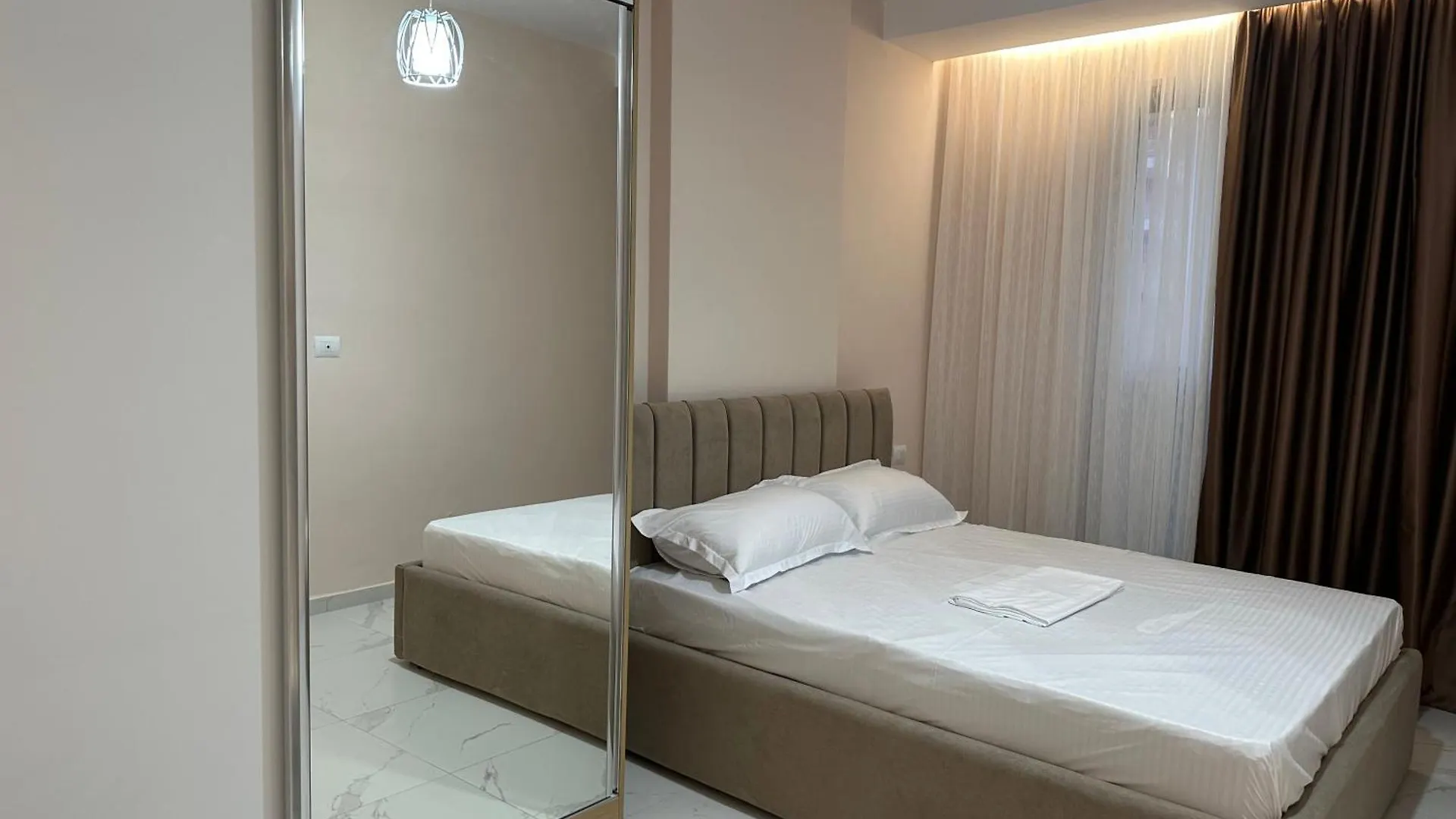 Adan Luxury Aparthotel オリクム