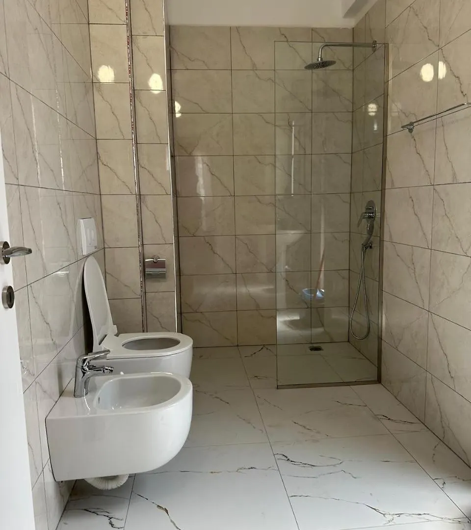 Adan Luxury Aparthotel オリクム アルバニア