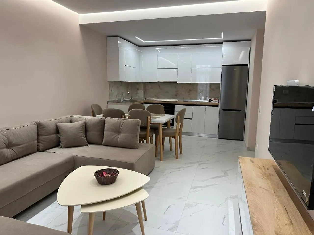 アパート Adan Luxury Aparthotel オリクム アルバニア