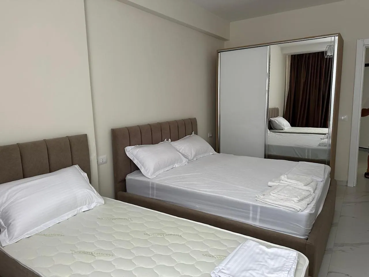 Adan Luxury Aparthotel オリクム アパート