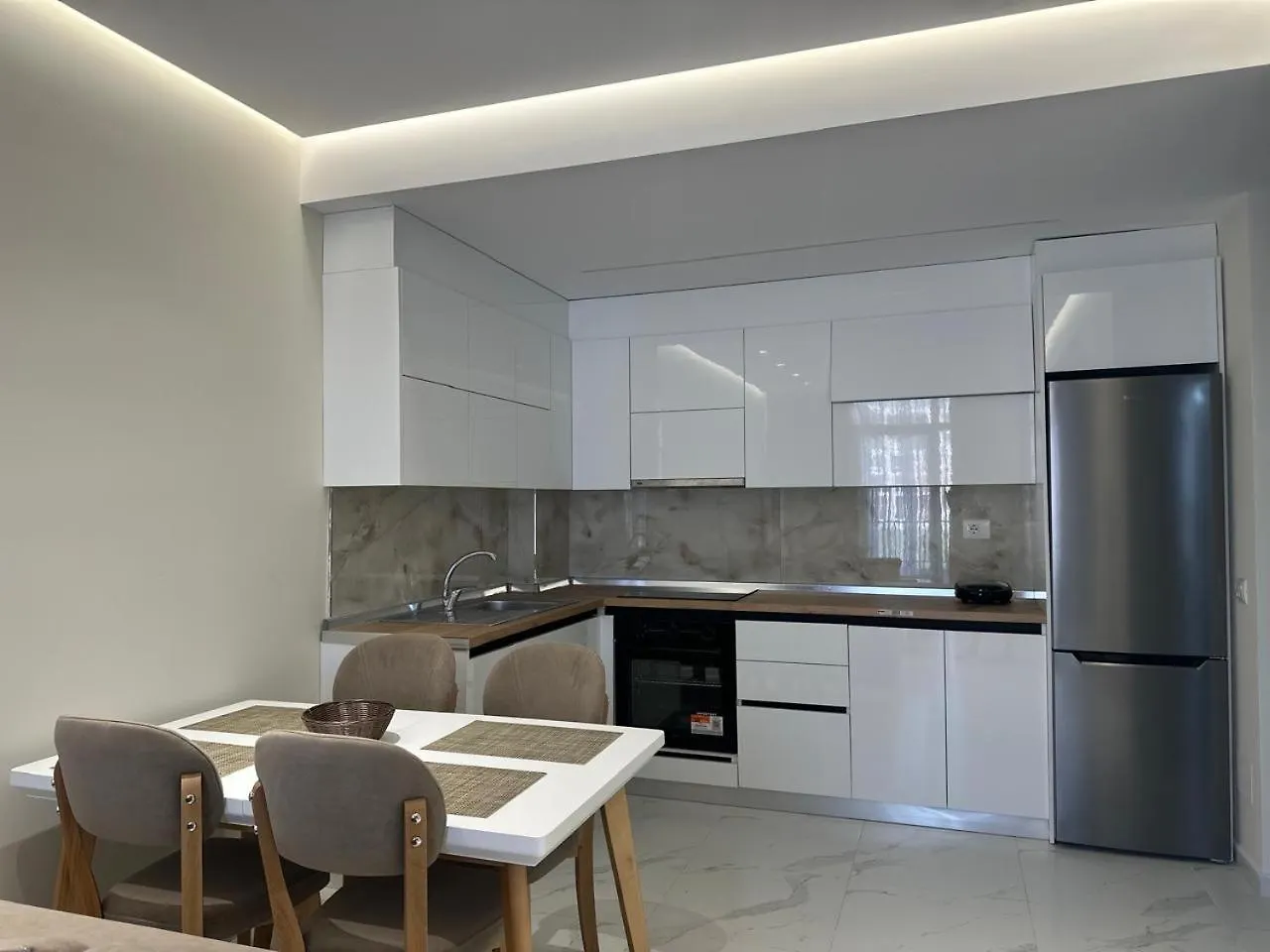 Adan Luxury Aparthotel オリクム
